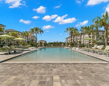 1310 Ridgeview Circle - Photo Thumbnail 2