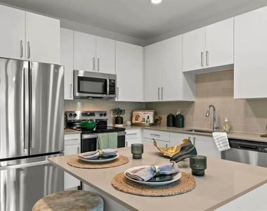 1310 Ridgeview Circle - Photo Thumbnail 34