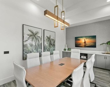1310 Ridgeview Circle - Photo Thumbnail 13