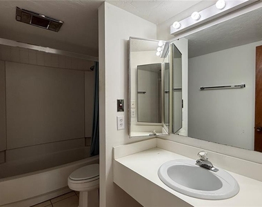 176 Palm View Court - Photo Thumbnail 16