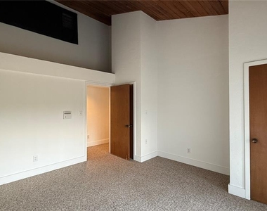 176 Palm View Court - Photo Thumbnail 15