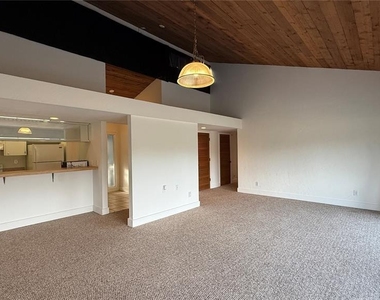 176 Palm View Court - Photo Thumbnail 1