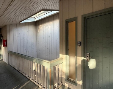 176 Palm View Court - Photo Thumbnail 25