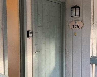 176 Palm View Court - Photo Thumbnail 24