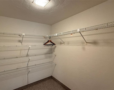 176 Palm View Court - Photo Thumbnail 11