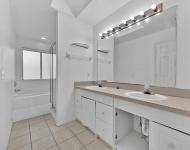 352 Caribbean Drive - Photo Thumbnail 8