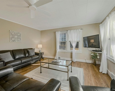 425 Old Shipyard Lane - Photo Thumbnail 2