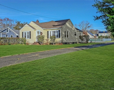 425 Old Shipyard Lane - Photo Thumbnail 1