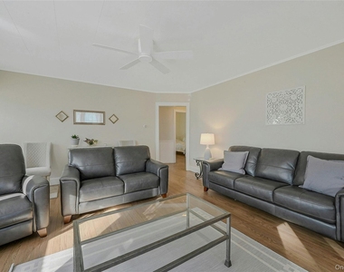 425 Old Shipyard Lane - Photo Thumbnail 4