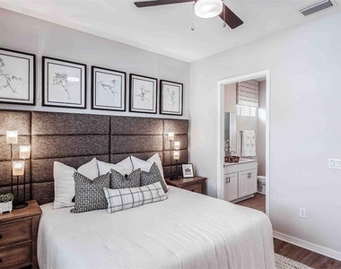 3800 Viceroy Place - Photo Thumbnail 12
