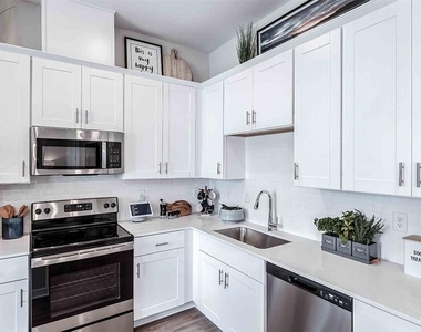 3800 Viceroy Place - Photo Thumbnail 6