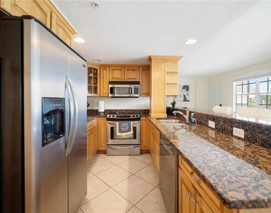 445 Hamden Drive - Photo Thumbnail 14