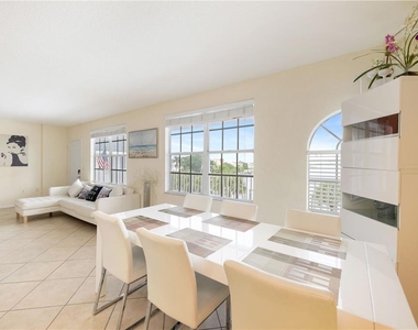 445 Hamden Drive - Photo Thumbnail 12