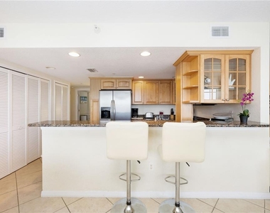 445 Hamden Drive - Photo Thumbnail 11