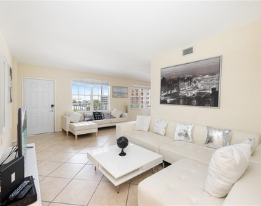 445 Hamden Drive - Photo Thumbnail 6