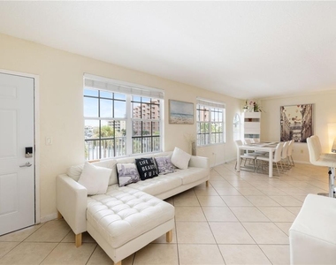 445 Hamden Drive - Photo Thumbnail 9