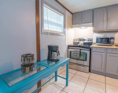 1731 Grayson Dr - Photo Thumbnail 5