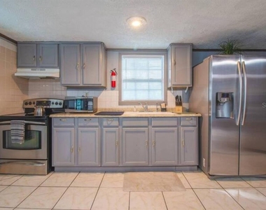 1731 Grayson Dr - Photo Thumbnail 4