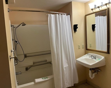 7601 Canada Avenue - Photo Thumbnail 6
