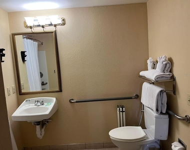 7601 Canada Avenue - Photo Thumbnail 5