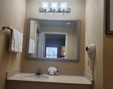 7601 Canada Avenue - Photo Thumbnail 8