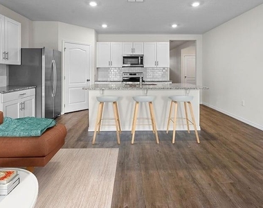 2429 Maidens Bluff Avenue - Photo Thumbnail 6