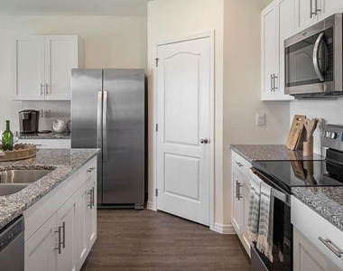 2429 Maidens Bluff Avenue - Photo Thumbnail 7