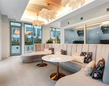 225 1st Avenue N - Photo Thumbnail 13