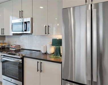 225 1st Avenue N - Photo Thumbnail 16