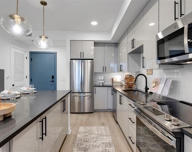 225 1st Avenue N - Photo Thumbnail 12