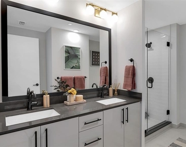 225 1st Avenue N - Photo Thumbnail 7