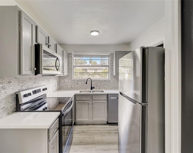 2600 S Crystal Lake Drive - Photo Thumbnail 9