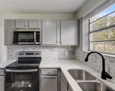 2600 S Crystal Lake Drive - Photo Thumbnail 13