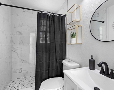 2600 S Crystal Lake Drive - Photo Thumbnail 17