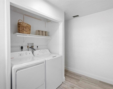 2600 S Crystal Lake Drive - Photo Thumbnail 19