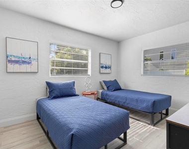 2600 S Crystal Lake Drive - Photo Thumbnail 20