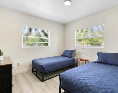 2600 S Crystal Lake Drive - Photo Thumbnail 21