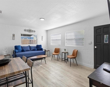 2600 S Crystal Lake Drive - Photo Thumbnail 8