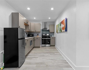412 E Harwood Street - Photo Thumbnail 6