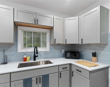 412 E Harwood Street - Photo Thumbnail 9