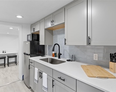 412 E Harwood Street - Photo Thumbnail 1