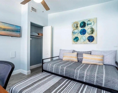 4401 Lenmore Street - Photo Thumbnail 8