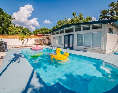 4401 Lenmore Street - Photo Thumbnail 3