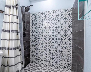 4401 Lenmore Street - Photo Thumbnail 15