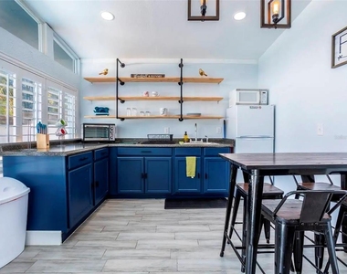 4401 Lenmore Street - Photo Thumbnail 11