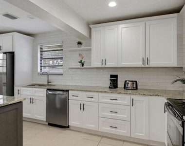 1202 Princeton Rd - Photo Thumbnail 13