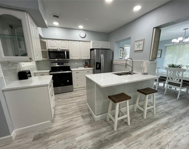 2227 Rose Lane - Photo Thumbnail 2