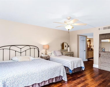 1212 Benjamin Franklin Drive - Photo Thumbnail 5