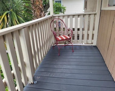 211 W Bay Avenue - Photo Thumbnail 1