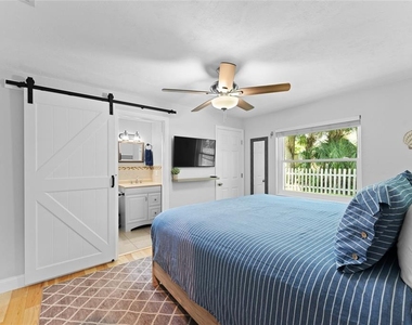 909 Bentwood Lane - Photo Thumbnail 23